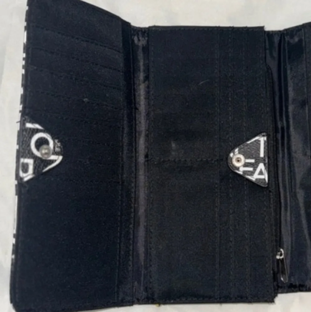 Kenneth Cole Tri-Fold Long Wallet With Logo All Over In Black & White